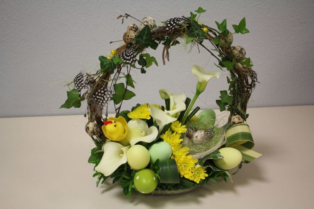 bouuet paques composition florale oeuf poussin arche feuilles