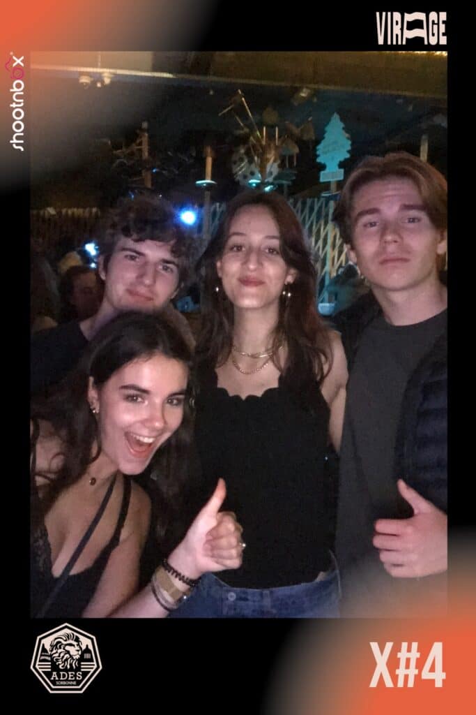 selfie photo booth ring shootnbox etudiant paris 1 ades sorbonne photos groupe pouces en l'air