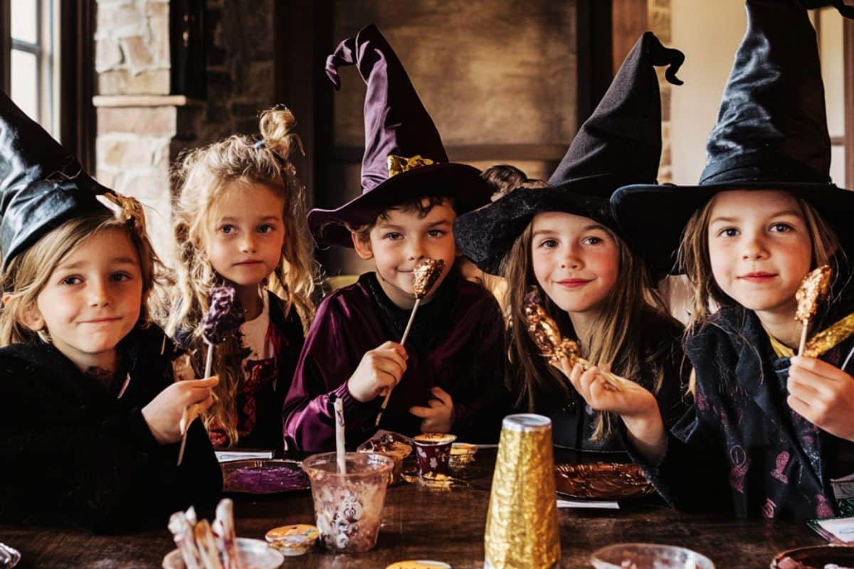 table anniversaire enfant thème harry potter déguisement sorcier film magie