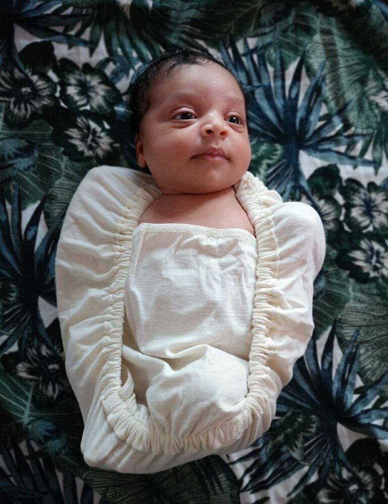 bébé 1 mois massage thalasso cocon motif tropicale