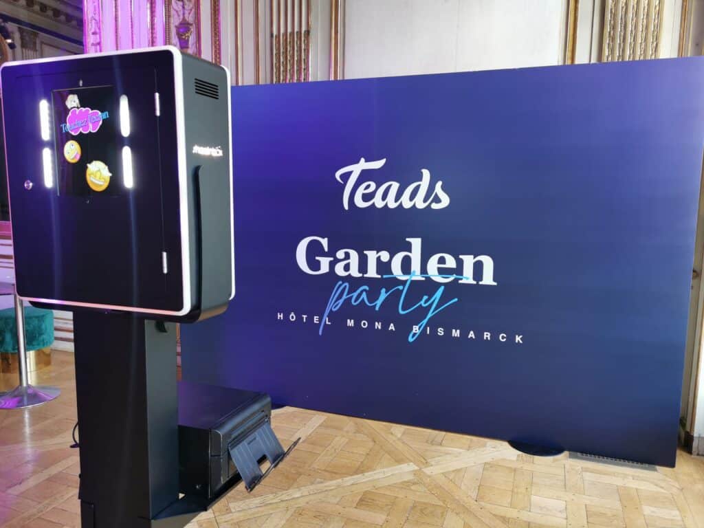 photocall teads garden party décor fond bleu borne photobooth shootnbox