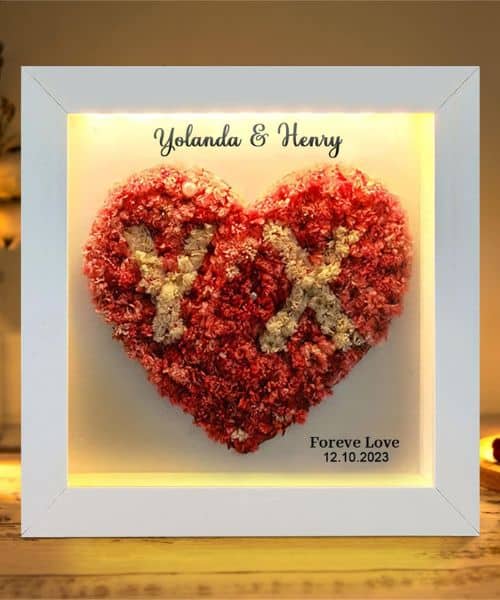 plan de table mariage cadre fleuri coeur rouge rose