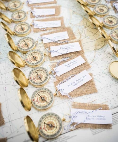 plan de table mariage placement invité boussole à disposer sur table invité repère leurs tables étiquette