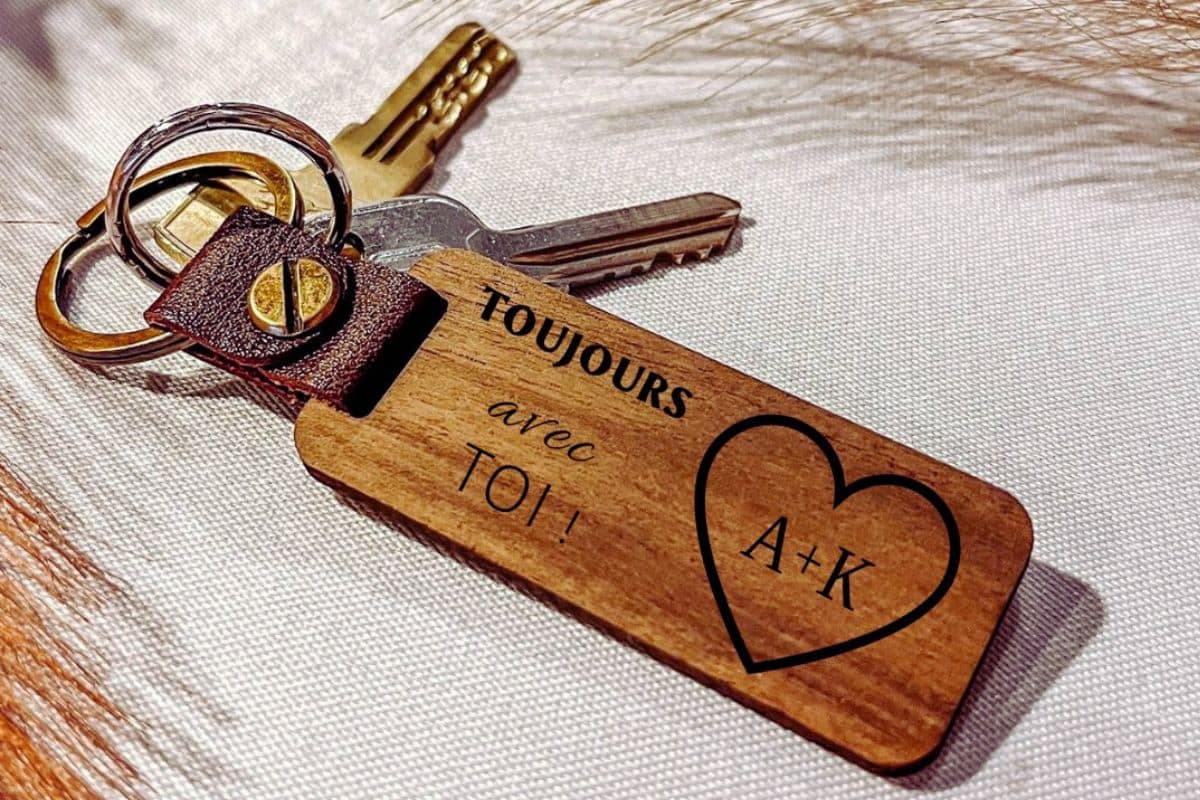 porte clé personnalisé en bois gravure coeur