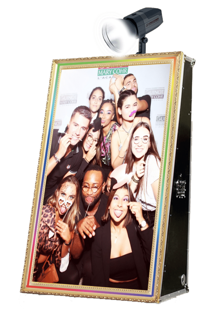 borne photo miroir shootnbox photobooth selfie cadre doré vintage flash groupe